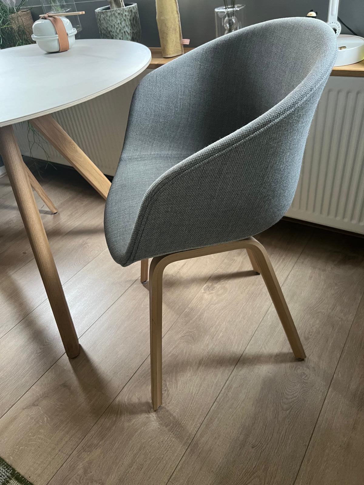 Twee Hay Design Stoelen aac About a Chair, Huis en Inrichting, Stoelen, Ophalen, Twee, ., Zo goed als nieuw