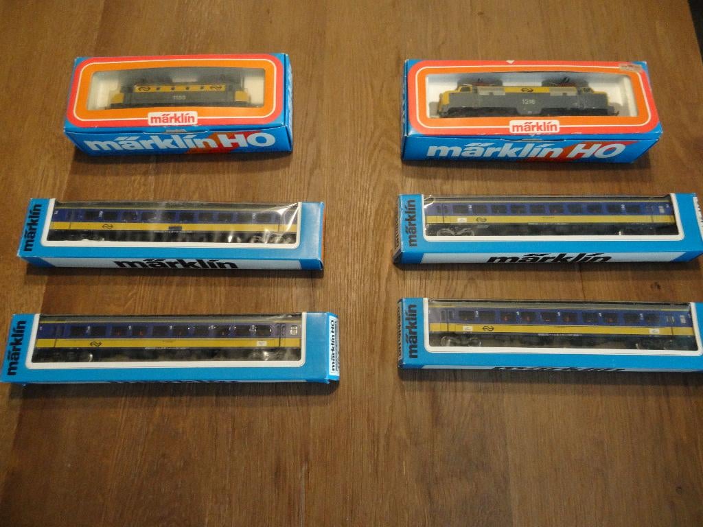 Marklin NS 1216 en NS 1139 + 4164/4165, Wisselstroom, Gebruikt, Analoog, Wagon