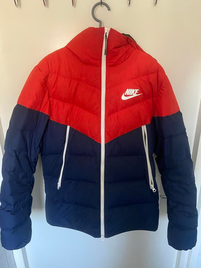Nike Sportswear Padded Hooded Jacket - Red/Blue, Ophalen of Verzenden, Gedragen, Maat 48/50 (M), Rood