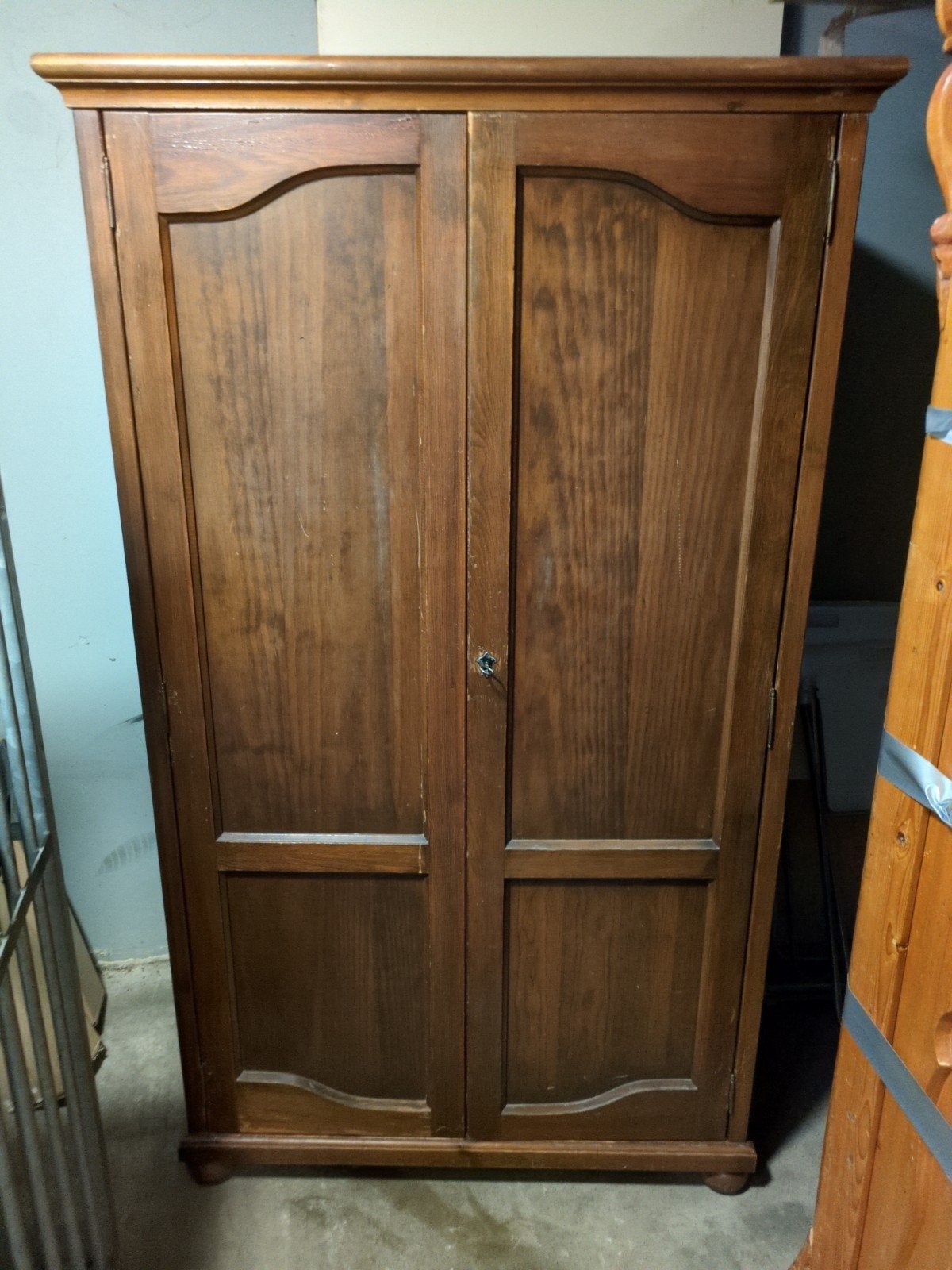 Houten kledingkast met legplank en hangruimte., Antiek en Kunst, Ophalen