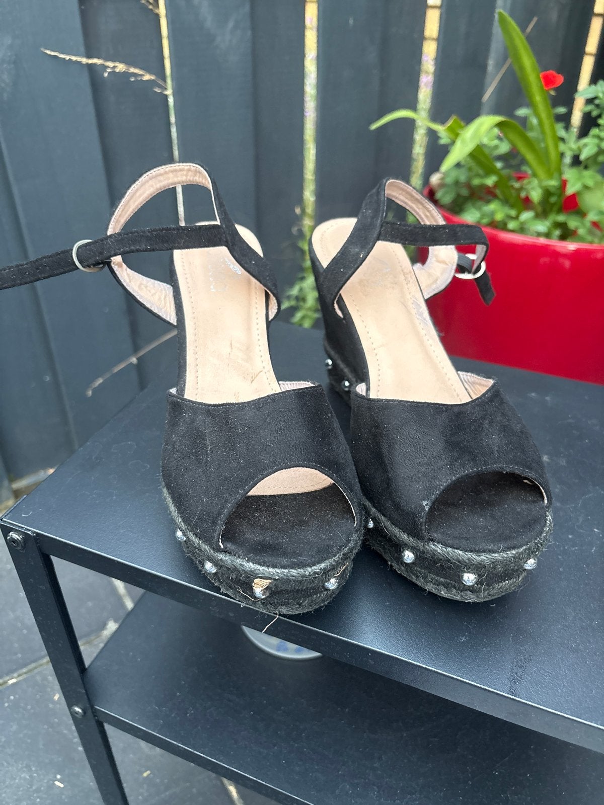 Zwarte sleehakken met studs mast 40, Ophalen of Verzenden, Gedragen, Zwart, Sandalen of Muiltjes