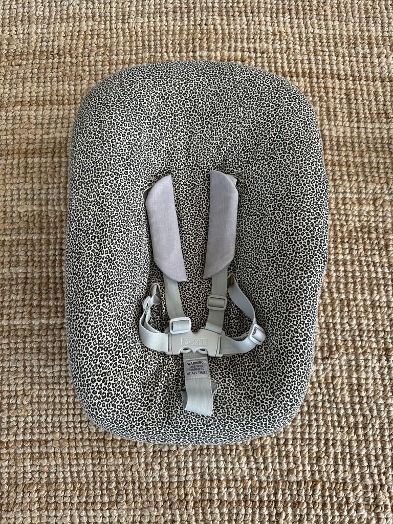 Stokke Tripp Trapp newborn set + leuke beschermhoes, Ophalen, Zo goed als nieuw, Meegroeistoel, Gordel(s)