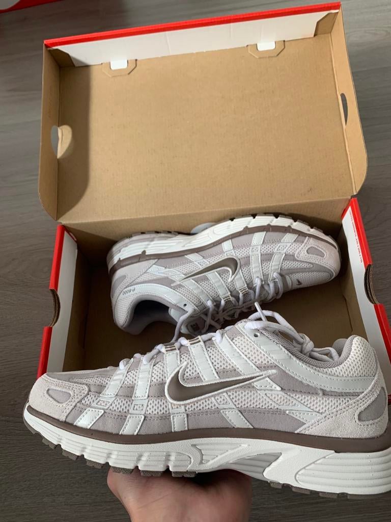 Nike P-6000 bruin beige dames maat 40, Kleding | Dames, Schoenen, Ophalen of Verzenden, Nieuw, Bruin, Sneakers of Gympen