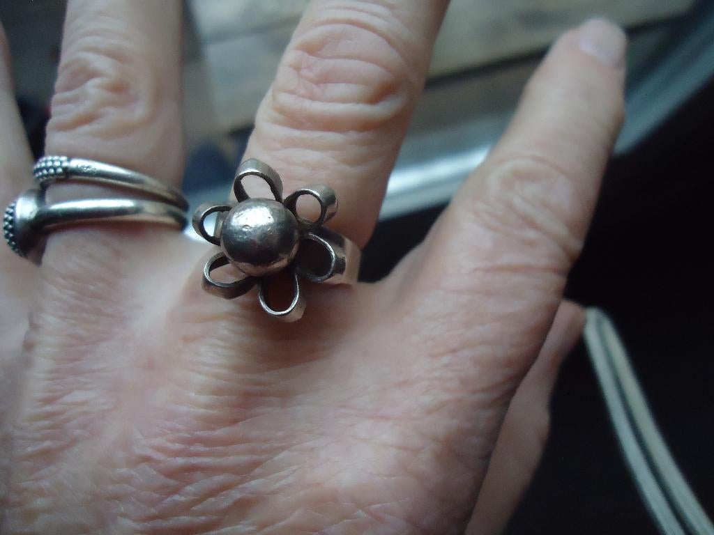 mooie echt zilveren ring bloem jaren 70 gemerkt verstelbaar, Sieraden, Tassen en Uiterlijk, Gebruikt, Ophalen of Verzenden, 17 tot 18