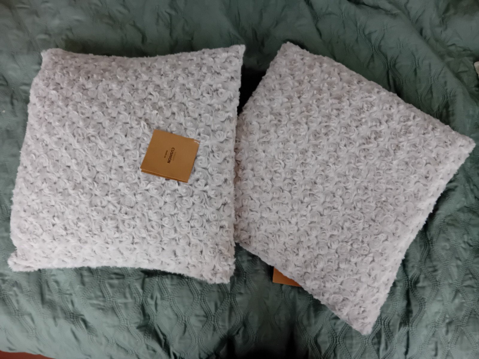 2 zachte nieuwe kussens, Ophalen of Verzenden, Nieuw, Beige, Vierkant
