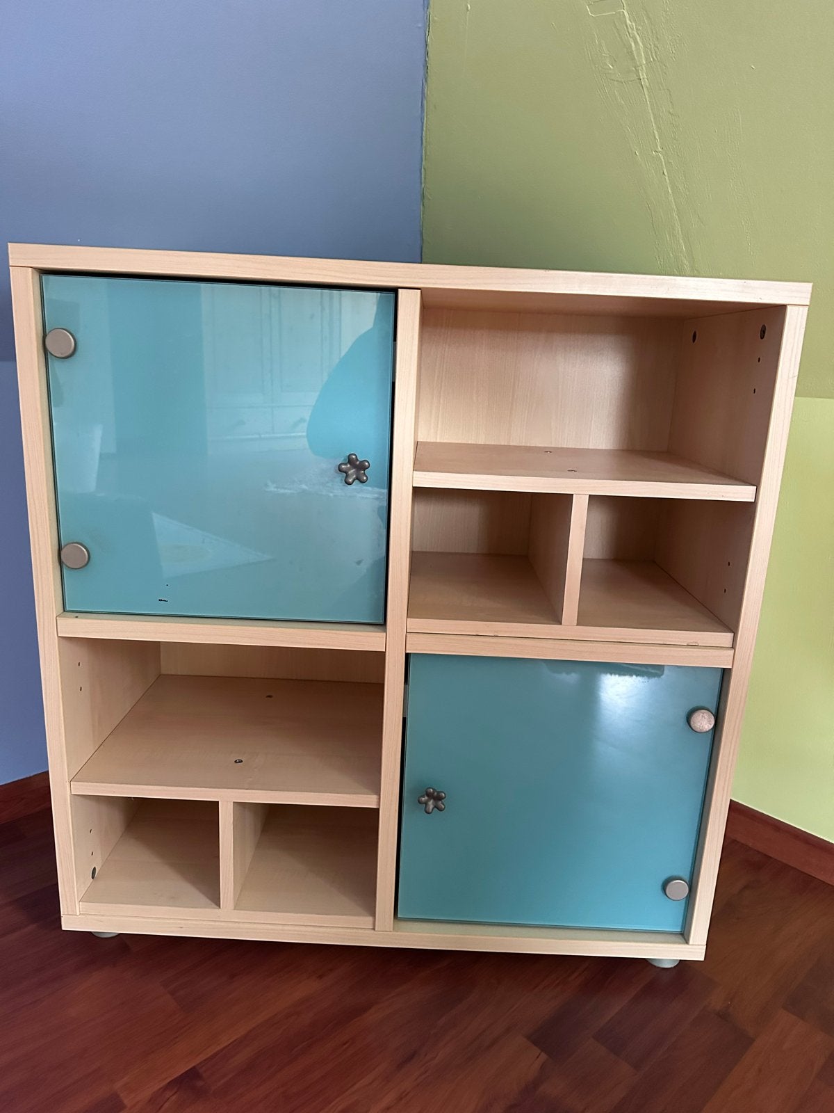 Houten kastje met blauwe deurtjes en open vakken, Ophalen, Zo goed als nieuw