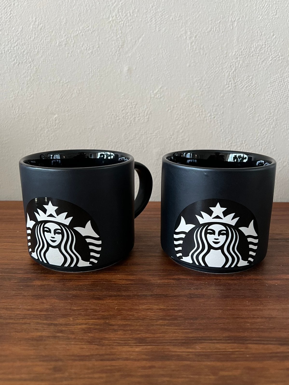 Set van 2 nieuwe originele Starbucks mokken zwart wit koffie, Ophalen of Verzenden, Nieuw