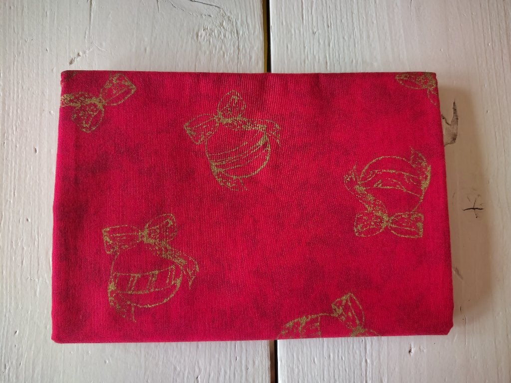 Hele mooie kerststof/quiltstof - goudkleurige kerstbal/rood, Hobby en Vrije tijd, Nieuw, Ophalen of Verzenden, 30 tot 120 cm, Katoen