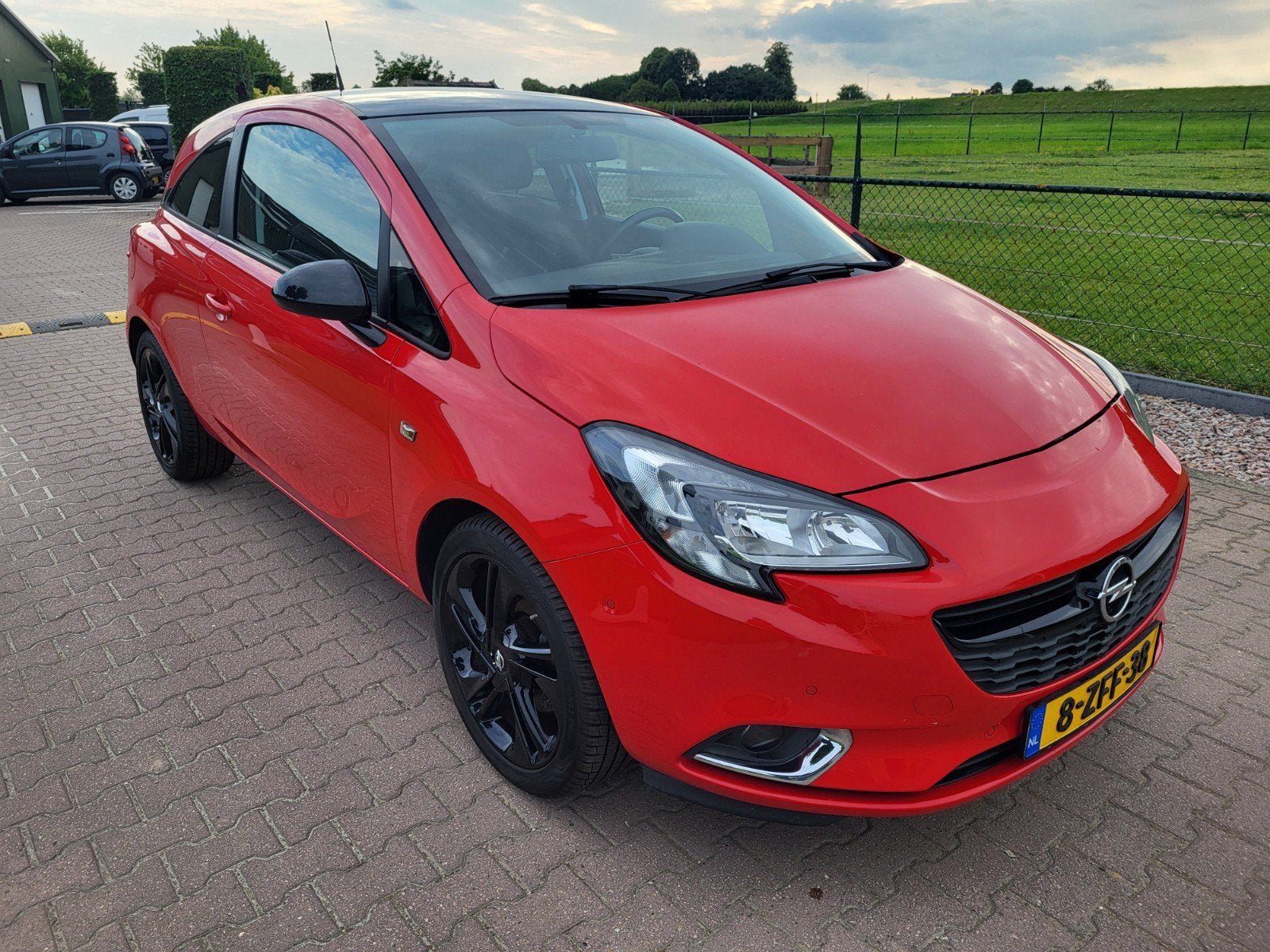 Leuke Opel corsa Turbo 3D 2015 Rood met airco en Apk, Voorwielaandrijving, 1063 kg, USB, 49 €/maand