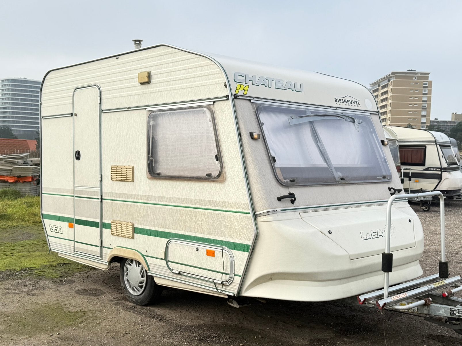 Chateau La Car 350 | Sanitair| Kachel| 2persoons, Chateau, Reservewiel, Rondzit, Tot en met 2