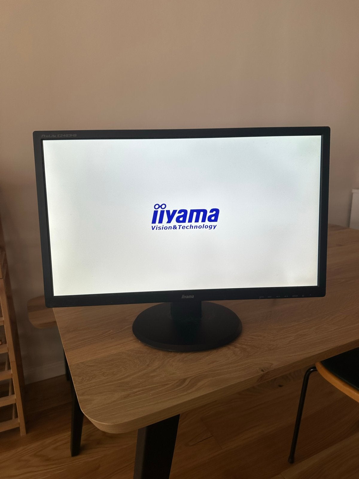 Monirot iiyama ProLite, Kantelbaar, Full HD, 1 tot 2 ms, 61 t/m 100 Hz