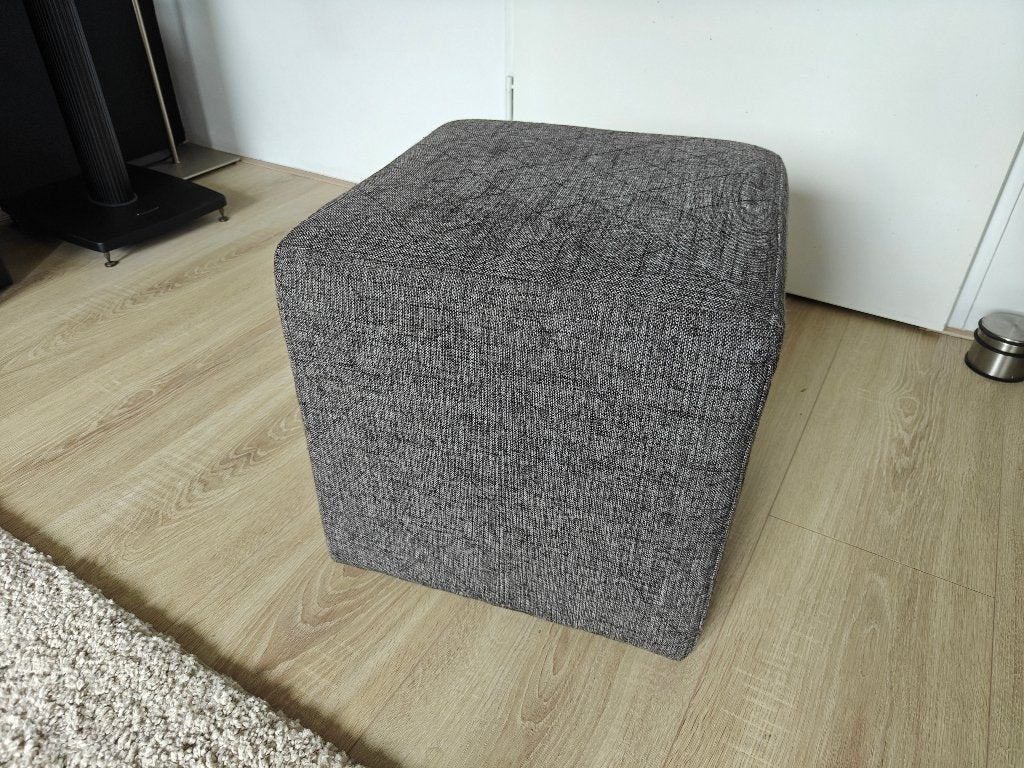 Hocker 40x40x40cm grijs, Ophalen, Gebruikt, Vierkant, 75 tot 100 cm