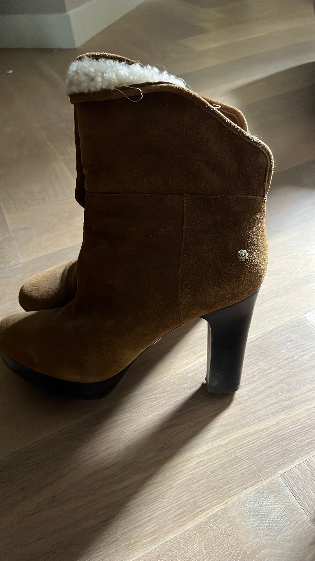 Womens UGG sheepskin boots, Verzenden, Gedragen