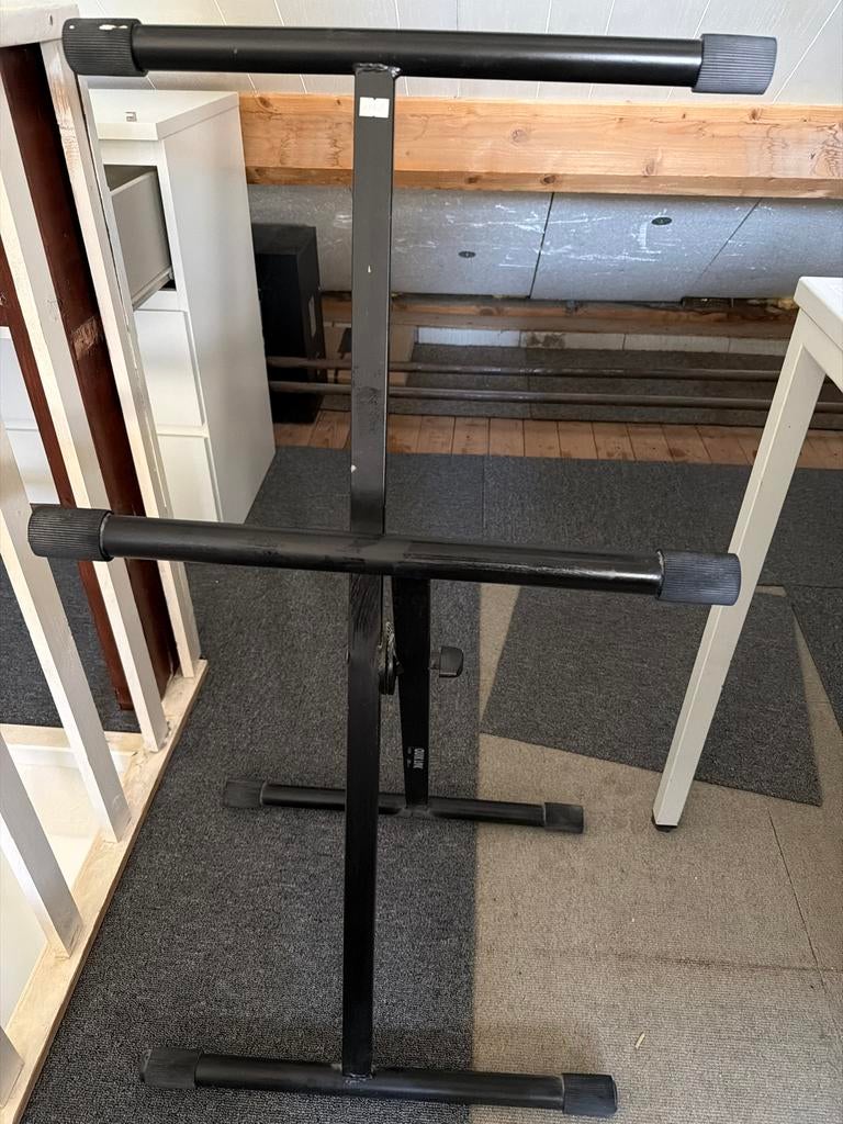 Standaard voor gitaarversterker, Muziek en Instrumenten, Standaards, Ophalen, Zo goed als nieuw, Muziekstandaard, Overige instrumenten