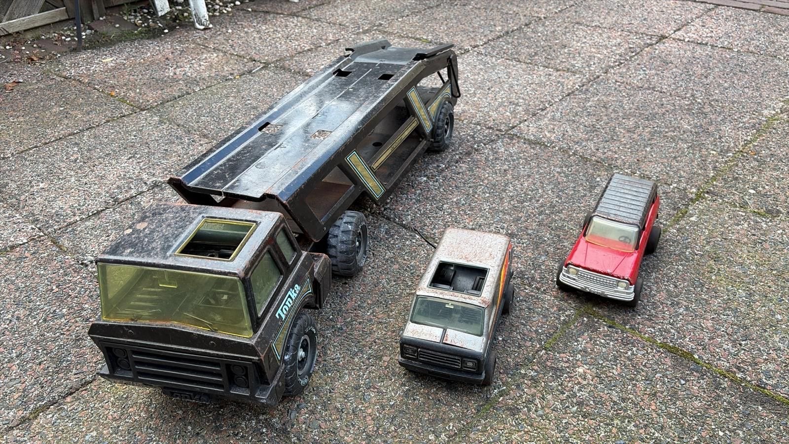 Vintage Tonka autotransporter met 2 auto's, Ophalen, Gebruikt