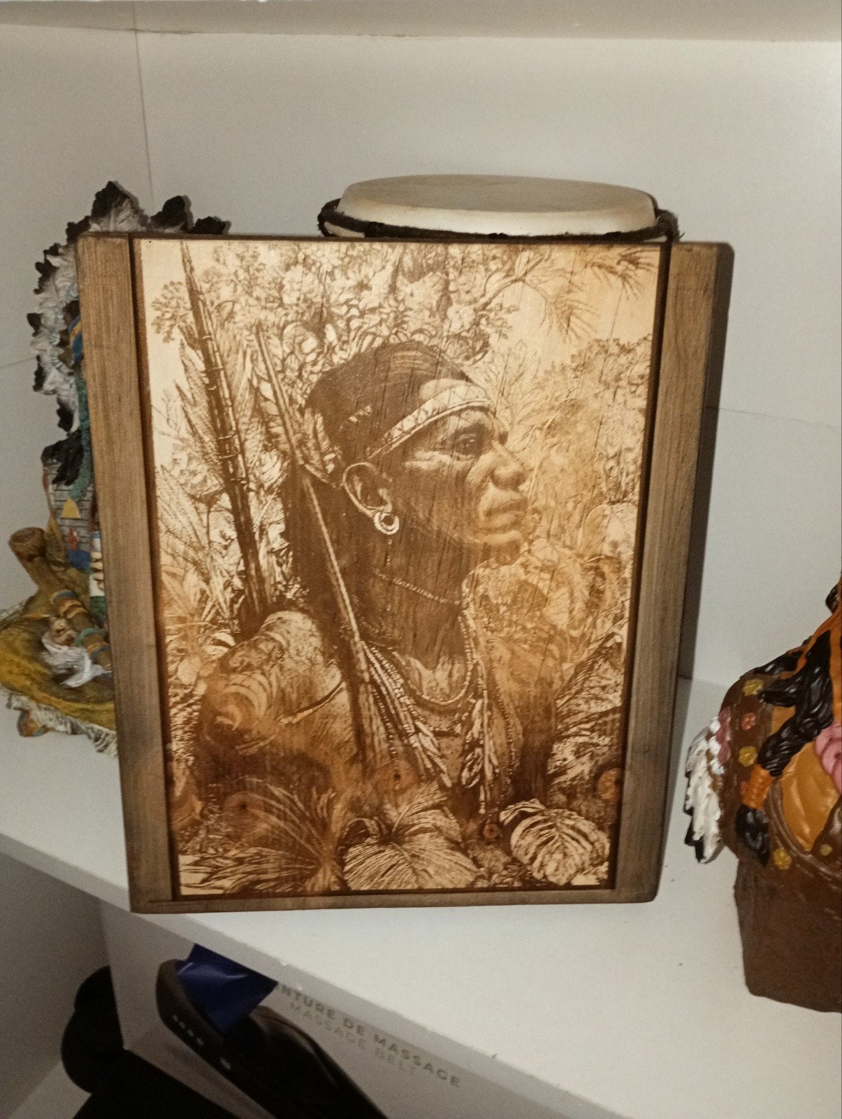 Gegraveerde Amazone-indiaan op multiplex (24x29 cm), Antiek en Kunst, Overige typen, Ophalen of Verzenden, Flora, Hout