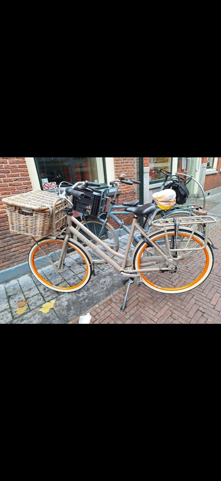 Gazelle fiets met mand en oranje accenten, Ophalen, Velgrem, Versnellingen, Zo goed als nieuw