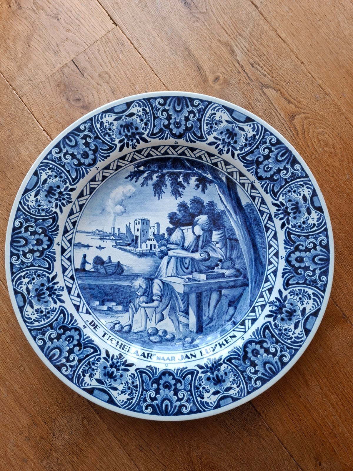 Groot Delfts blauw bord 'De Tichelaar' naar Jan Luyken, Ophalen of Verzenden