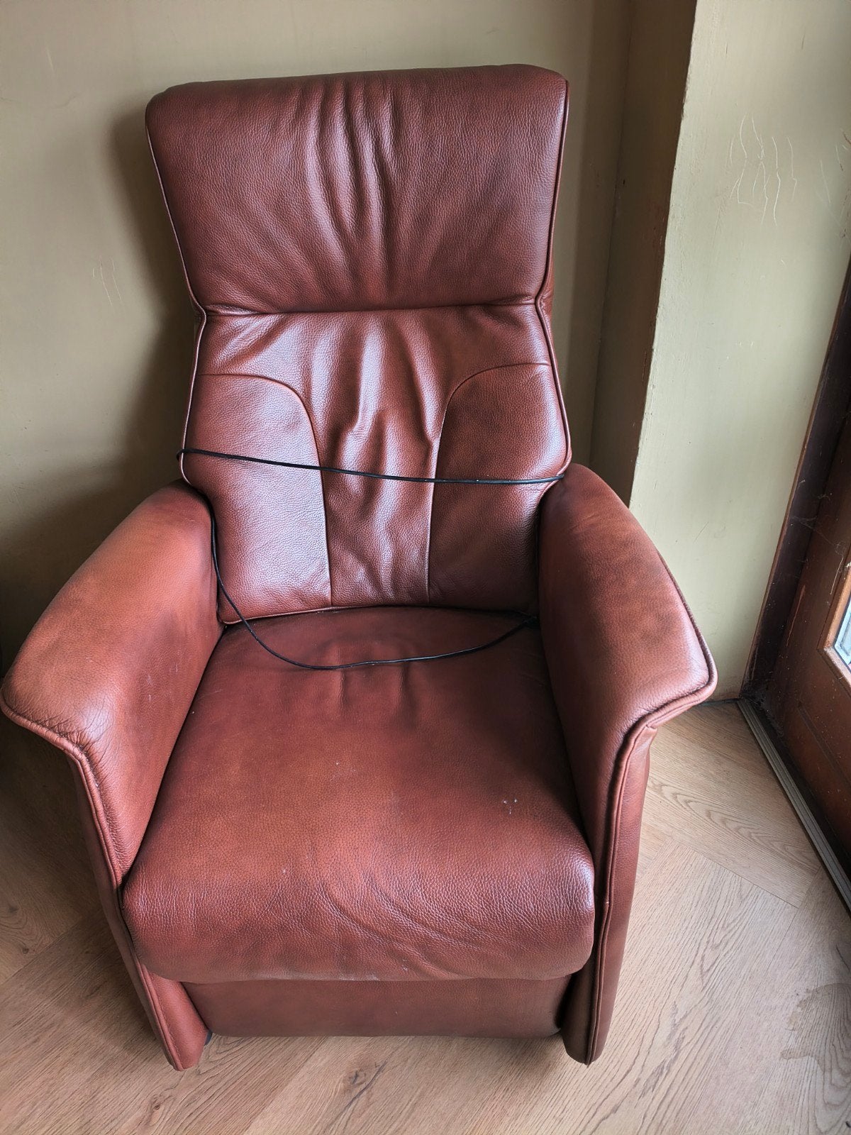Comfortabele bruine leren relaxfauteuil elektrische bedie