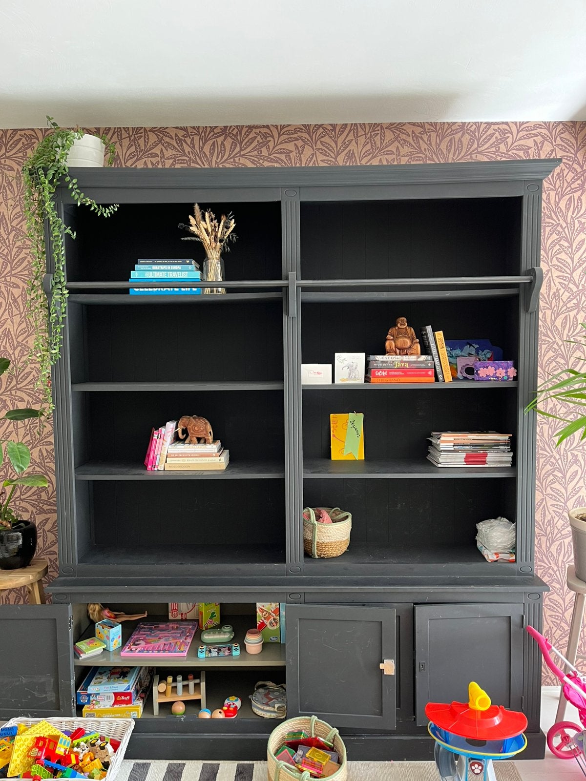 Grote zwarte kast | boekenkast | buffetkast | hout, Ophalen, Gebruikt, 200 cm of meer, 25 tot 50 cm