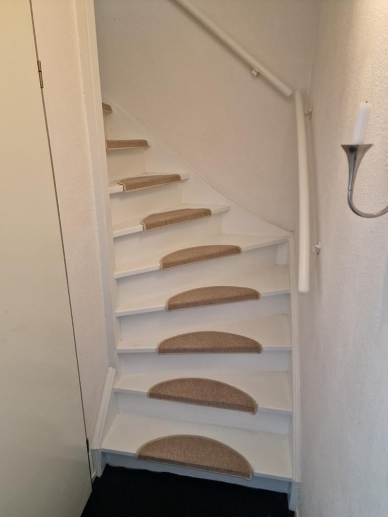 Beige traplopers, Ophalen, Minder dan 50 cm, Gebruikt, Klassiek, functioneel