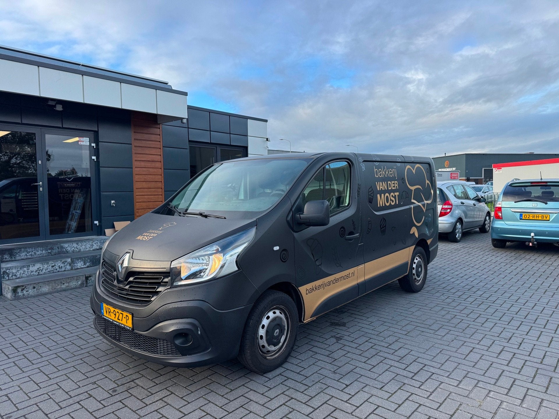 Renault Trafic 1.6 dCi 115 pk airco 2015 koppeling defect ci, Auto's, Voorwielaandrijving, Euro 5, Gebruikt, Zwart
