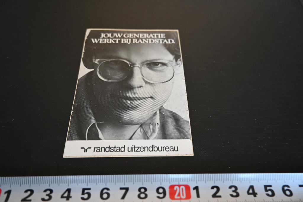 sticker Jouw generatie werkt bij RANDSTAD uitzendbureau, Verzamelen, Ophalen, Zo goed als nieuw