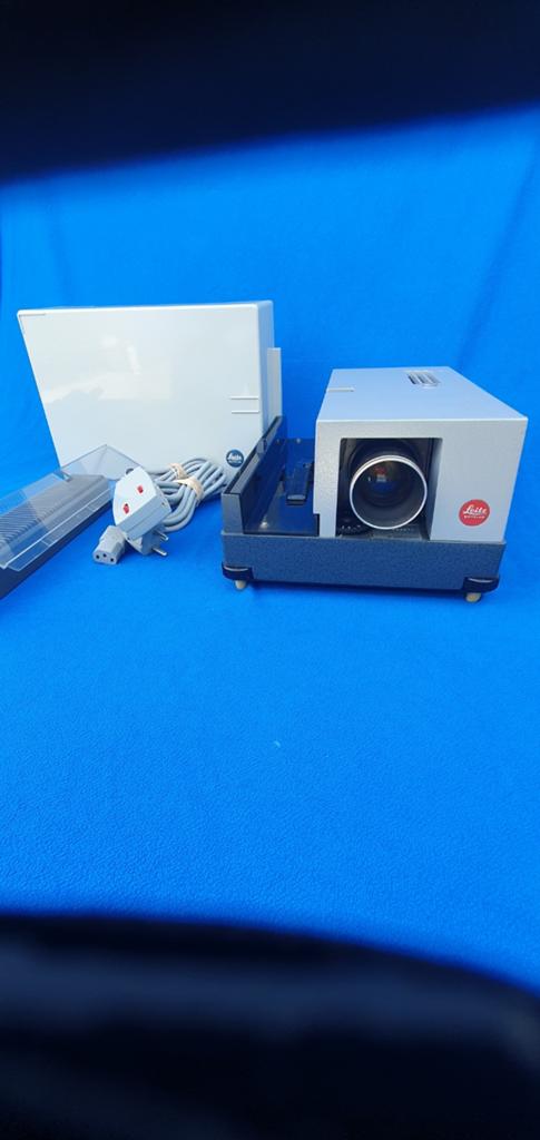 LEITZ PRADOVIT COLOR    Diaprojector, Ophalen of Verzenden, Zo goed als nieuw