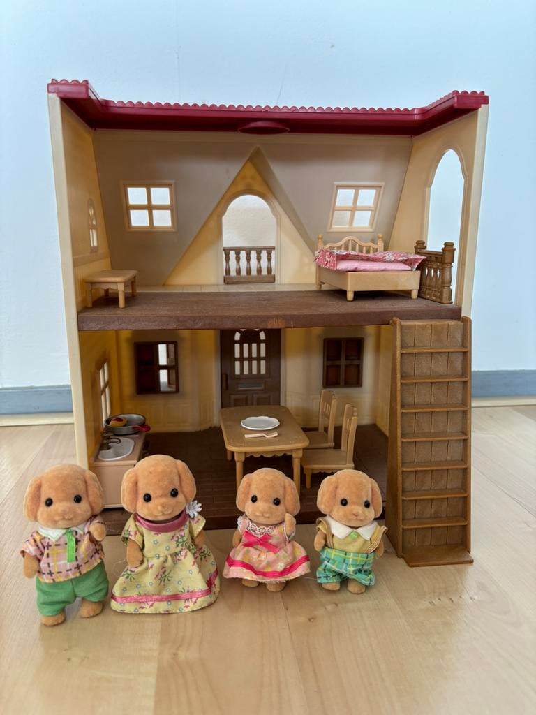 Sylvanian familes starterhuis met familie hond, Ophalen of Verzenden, Zo goed als nieuw, Poppenhuis