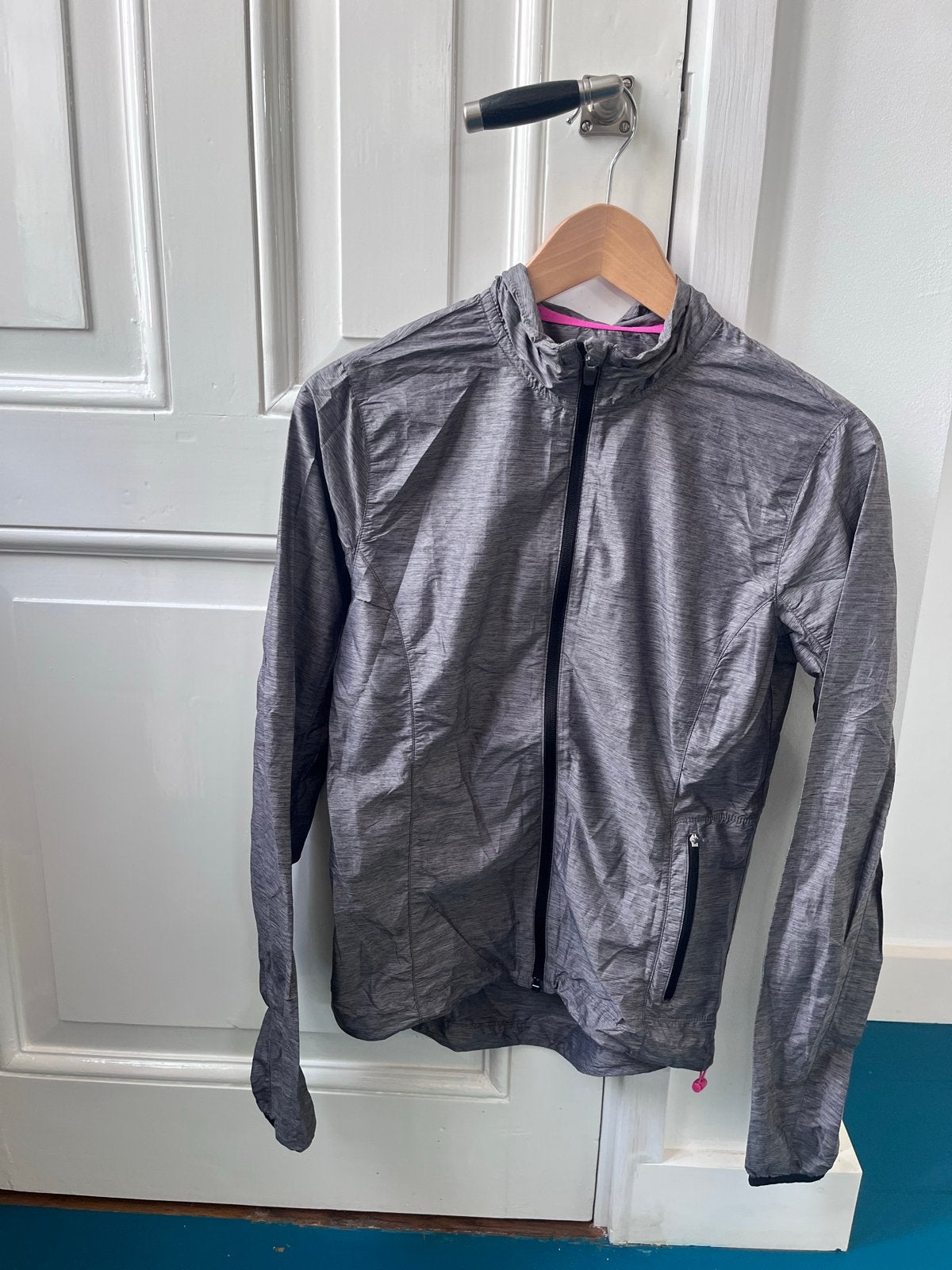 H&M Sport Hardloopjack - Grijs/Roze - Maat XS, Kleding | Dames, Sportkleding, Ophalen of Verzenden, Hardlopen of Fietsen, Maat 34 (XS) of kleiner