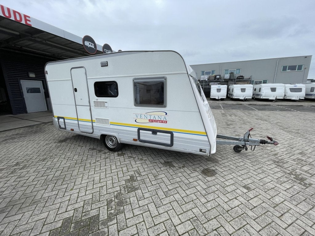 Bürstner Ventana Avantgarde 420 Voortent, Dwarsbed, Caravans en Kamperen, Caravans, Ringverwarming, Standaardzit, Bedrijf, 750 - 1000 kg