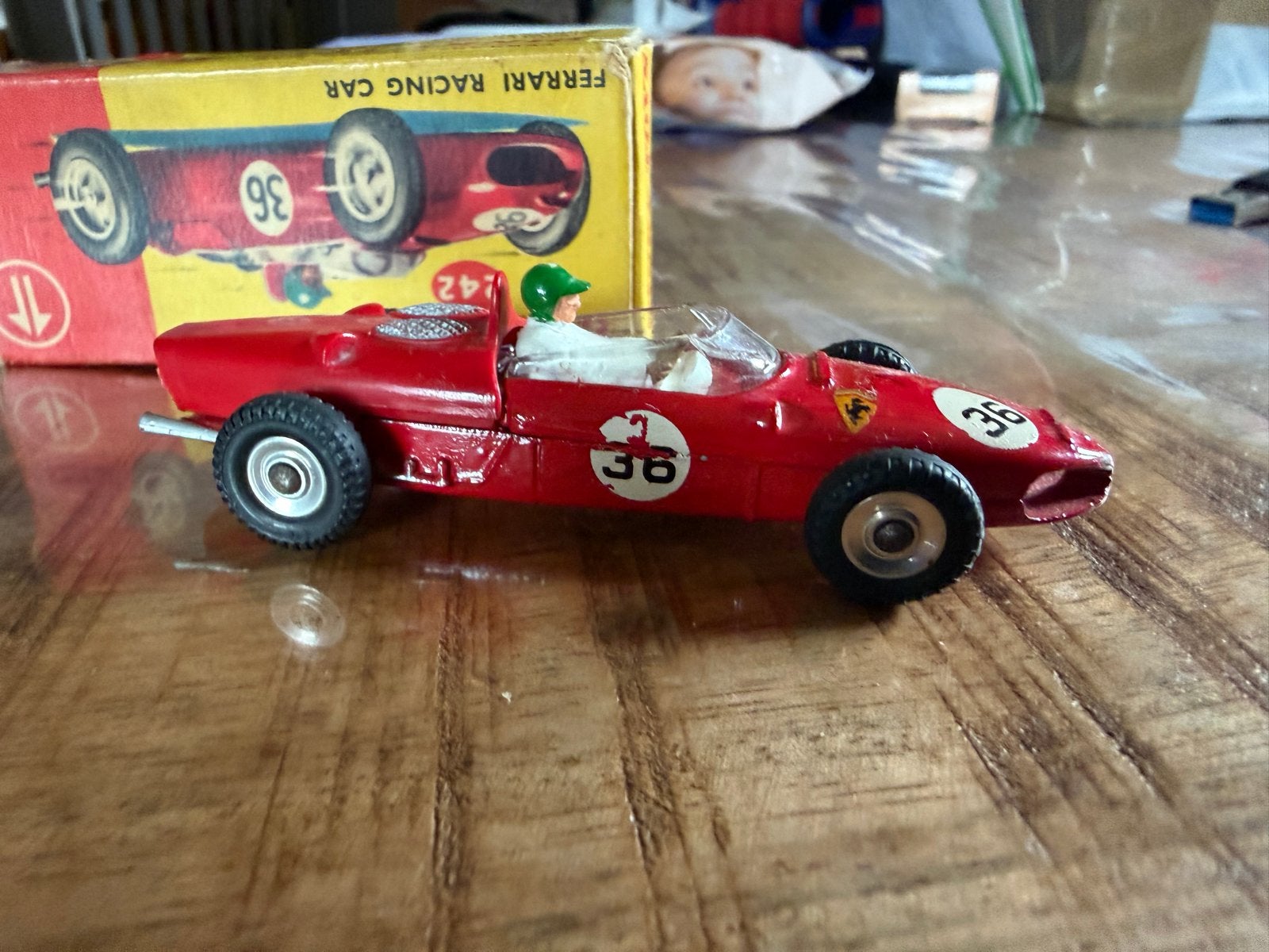 Dinky Toys Ferrari Racing Car 242 met originele doos, D, Gebruikt, Dinky Toys, Ophalen of Verzenden