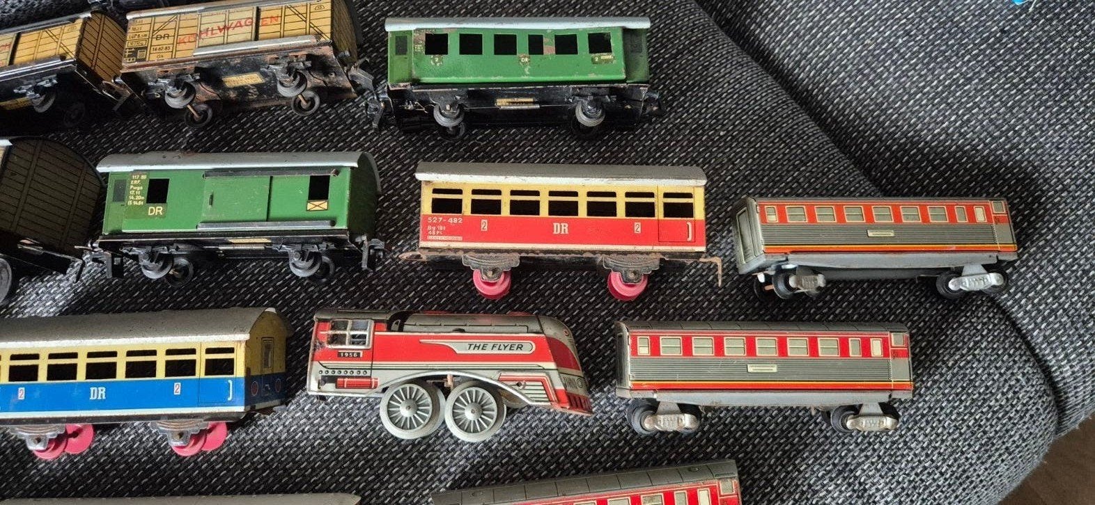 Blikken trein wagons jaren 40 50 60 70.  geen losse verkoop, Ophalen of Verzenden, Gelijkstroom, Wagon, Overige merken