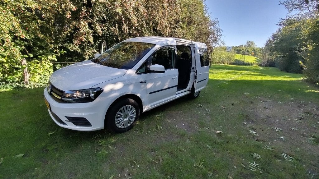 Volkswagen 7 Persoons Caddy Combi 1.2 TSI 84pk BMT 2016 Wit, Auto's, Voorwielaandrijving, Dealer onderhouden, Stof, Zwart