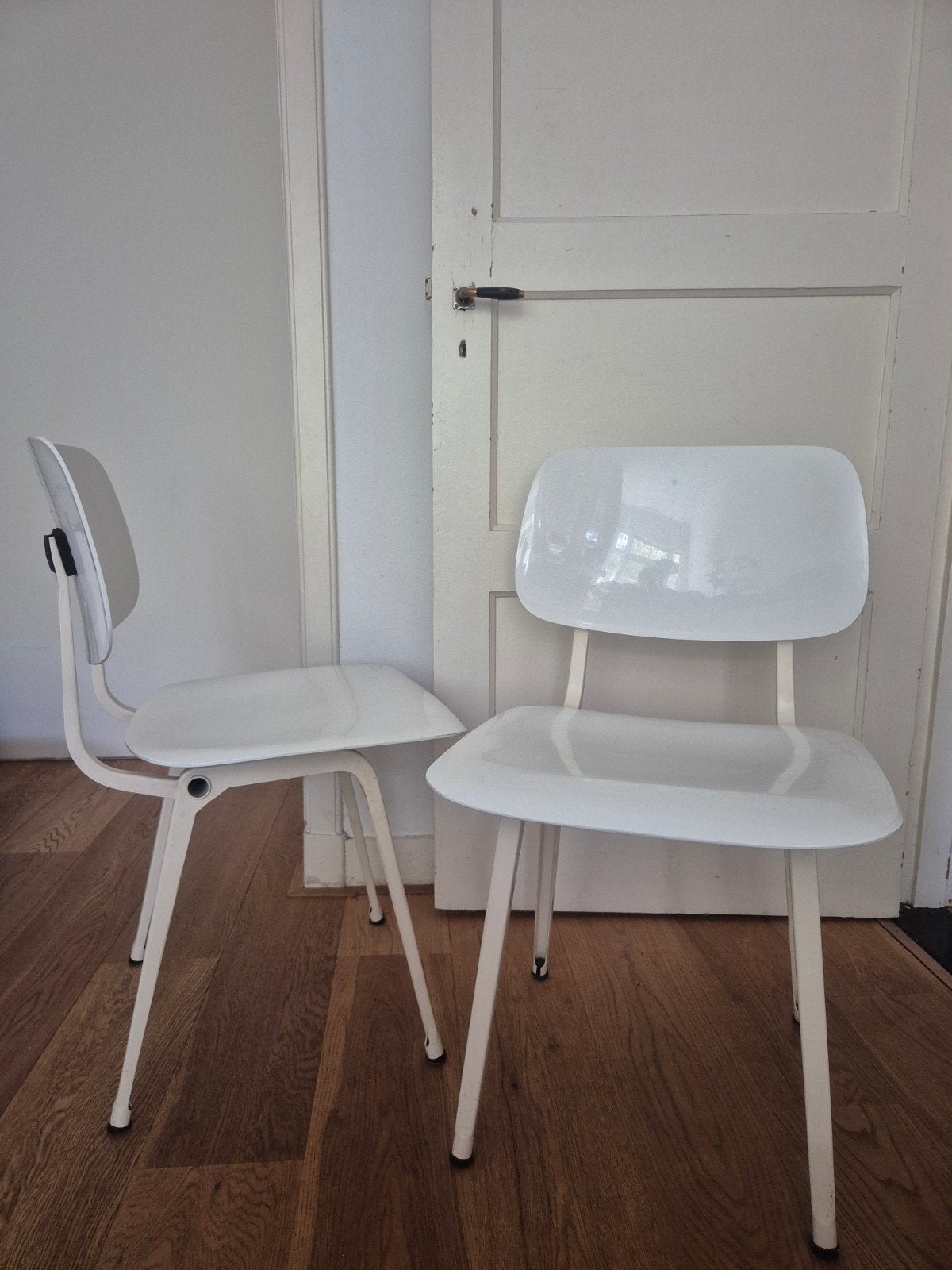 2x Ahrend Revolt designstoel – wit – met beschadiging, Ophalen, Gebruikt, Wit, Twee