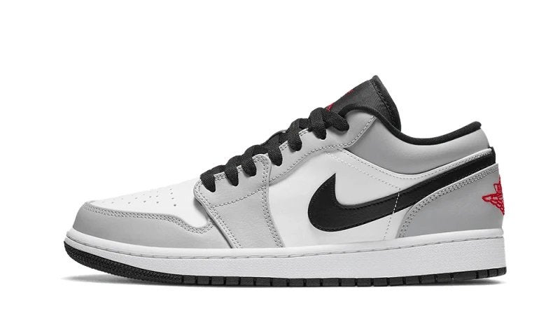Nike Air Jordan 1 Light smoke grey, Ophalen of Verzenden, Zo goed als nieuw, Wit, Sneakers of Gympen