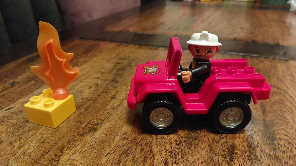 Duplo Brandweercommandant met voertuig en vlam, Kinderen en Baby's, Speelgoed | Duplo en Lego, Inclusief minifiguren, Ophalen of Verzenden