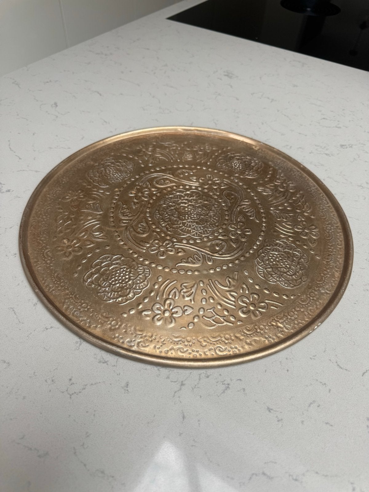 Decoratieve bronzen schaal met reliëf, Ophalen