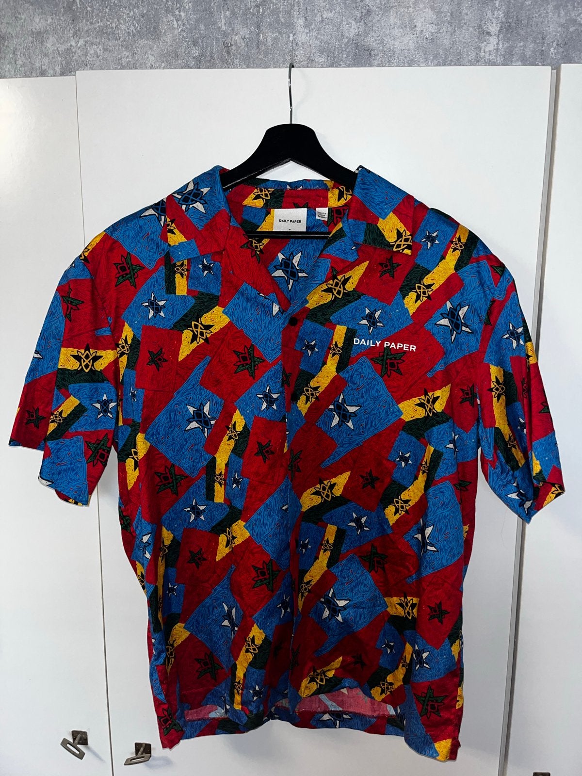 Daily Paper Reflag Shirt M - Zomercollectie 2022, Kleding | Heren, Ophalen of Verzenden, Zo goed als nieuw, Meerkleurig, Halswijdte 39/40 (M)