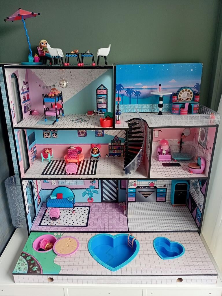 Heel veel L.O.L. (camper, poppetjes, meubels en huis), Ophalen, Zo goed als nieuw, Poppenhuis