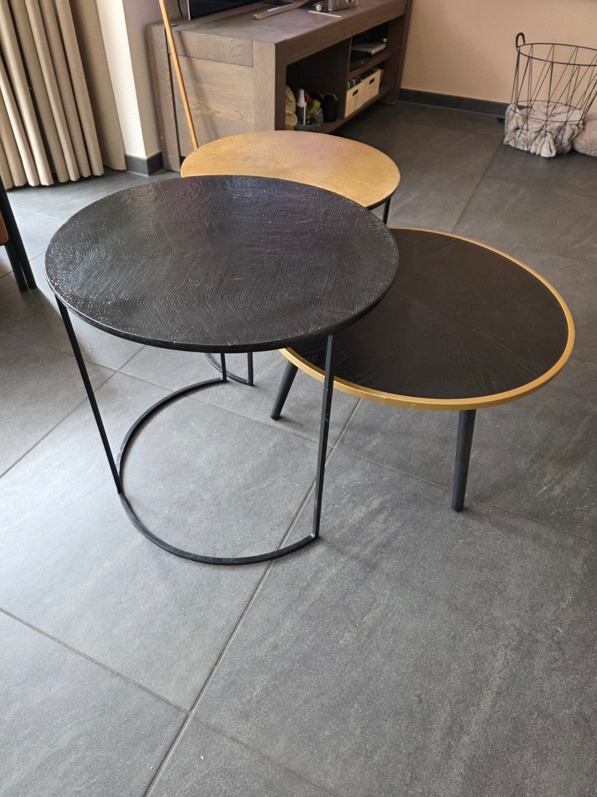 Set van 3 ronde salontafels - Zwart en Goud, Huis en Inrichting, Tafels | Bijzettafels, Gebruikt, Modern, Industrieel, Metaal of Aluminium