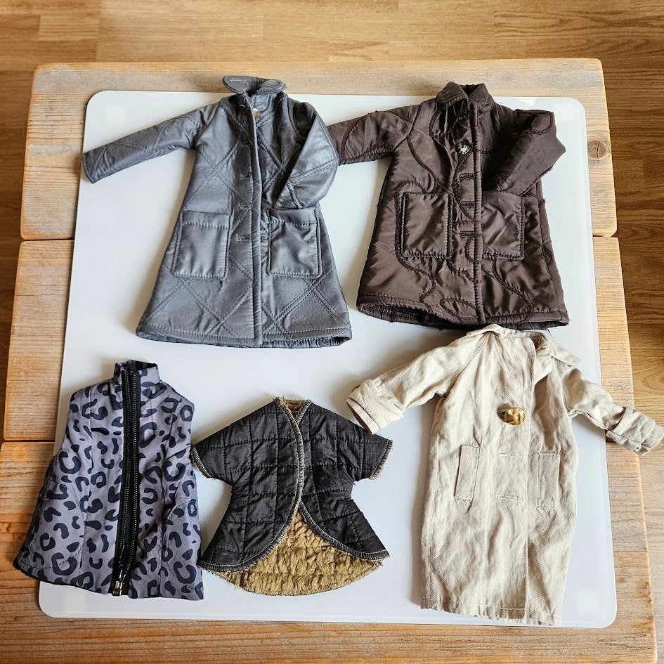 ZGAN 3x Jassen 2x Bodywarmer voor Tilda pop, Ophalen of Verzenden, Zo goed als nieuw, Kleertjes