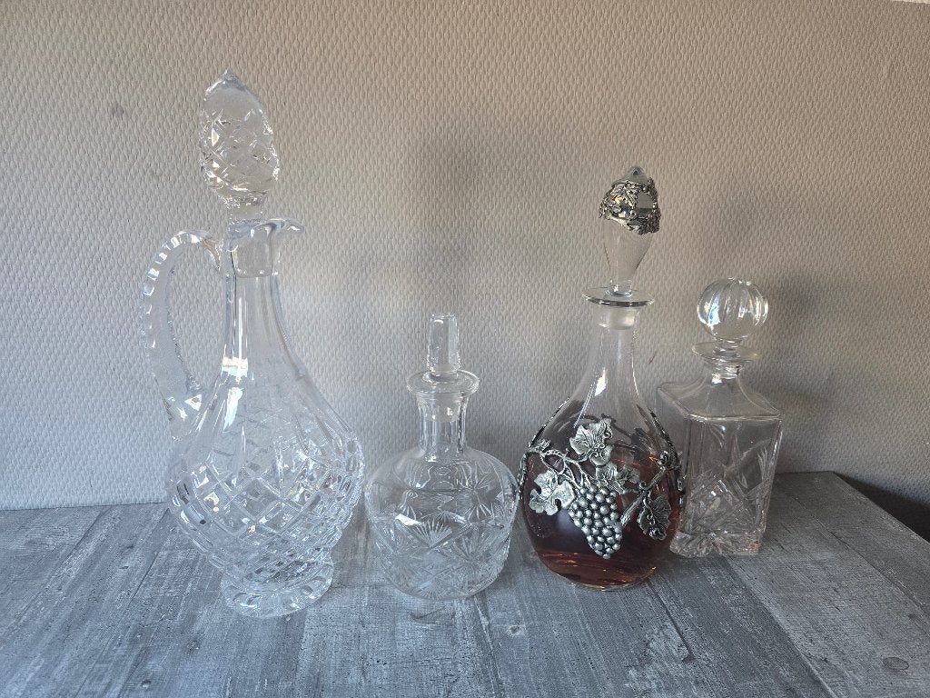 Kristallen karaf set, Ophalen