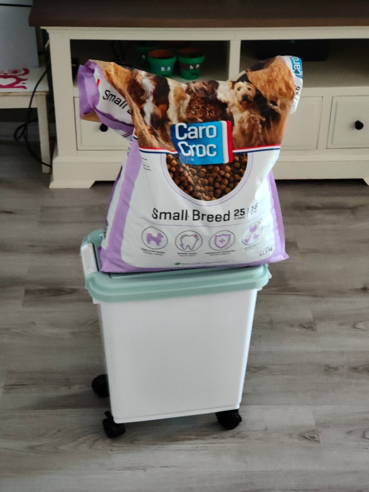 Brokken Caro croc, Dieren en Toebehoren, Ophalen, Hond