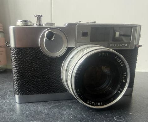 Fujica V2 1964 Vintage Compact Camera met Fuji Photo Film Le, Ophalen of Verzenden, Gebruikt, Compact, Fuji