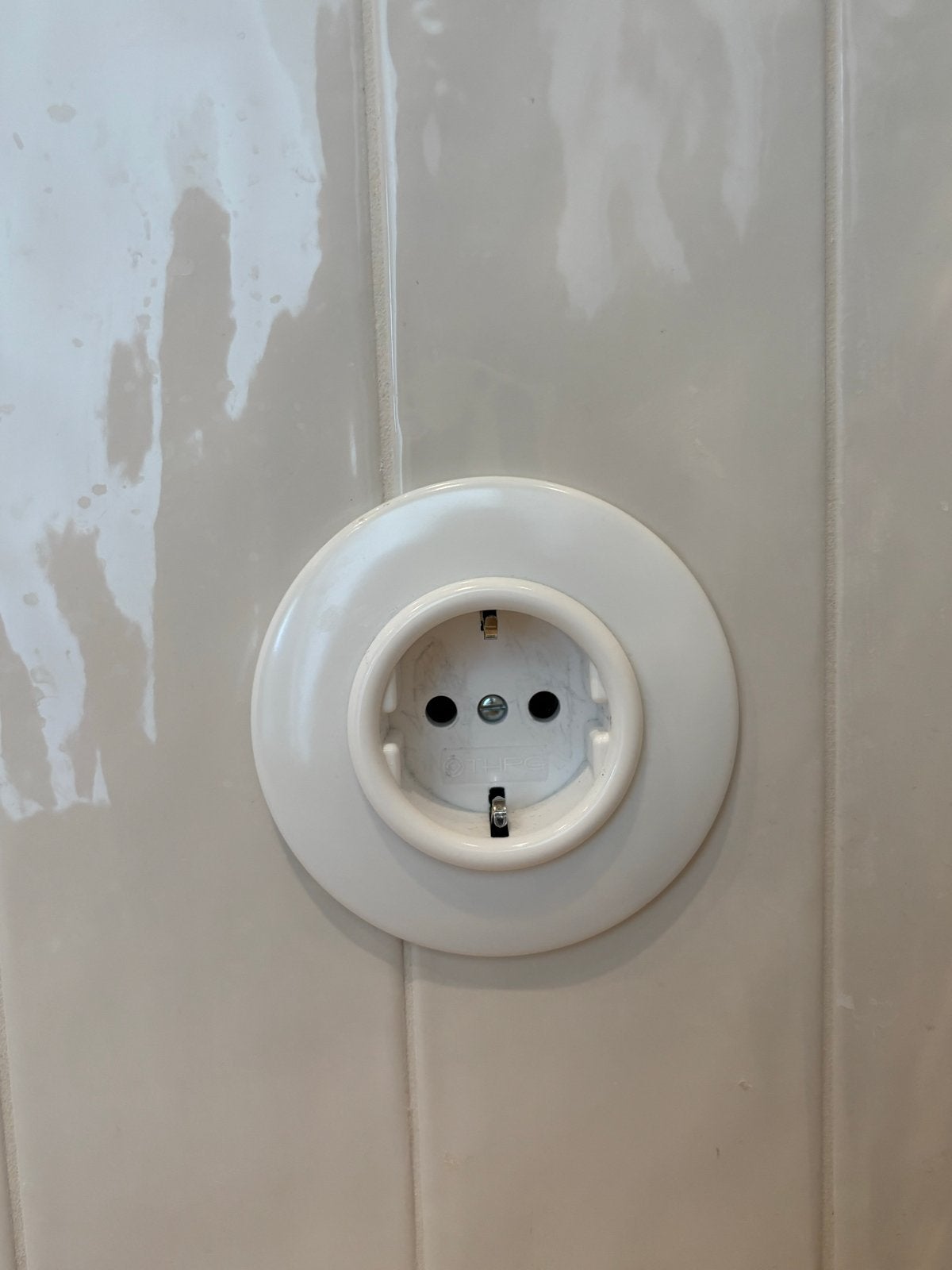 Rond wit stopcontact THPG nieuw in doos bakeliet retrodesign, Ophalen of Verzenden, Nieuw, Overige merken, Stopcontact