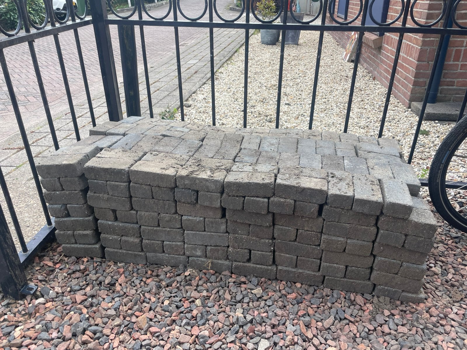 Gratis! Gebruikte betonklinkers voor terras of pad, Ophalen, Overige materialen, Gebruikt, Minder dan 20 cm