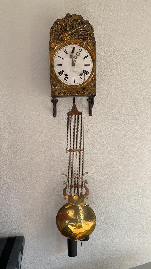 Antieke comtoiseklok met harp slinger uit 1870, Antiek en Kunst, Antiek | Klokken, Ophalen