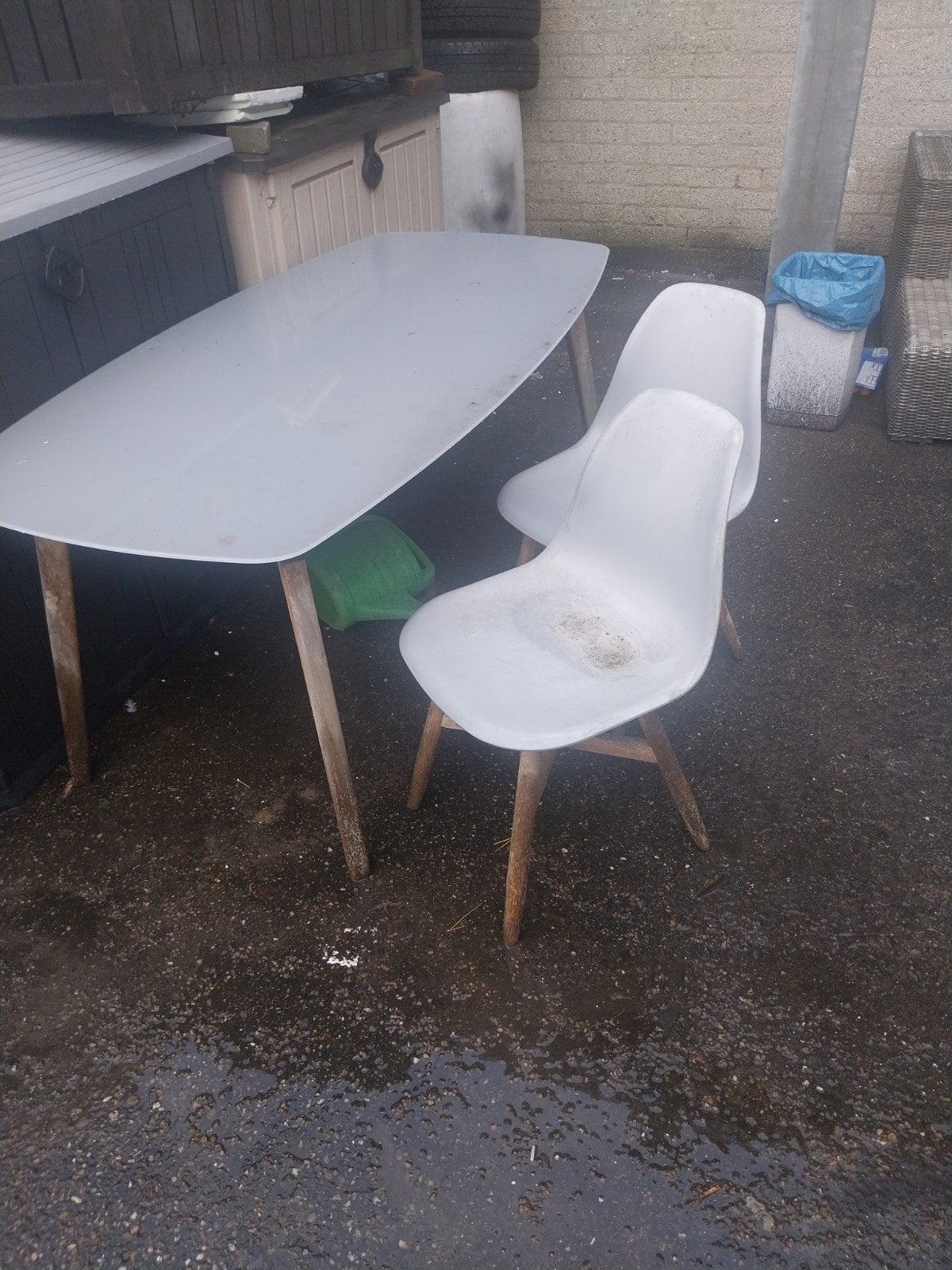 Grote tuintafel, Ophalen