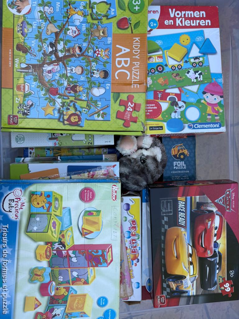 Grote doos kinderpuzzels & speelgoed 2 t/m 7 – Cars, Djeco, Ophalen of Verzenden, 10 tot 50 stukjes, Zo goed als nieuw